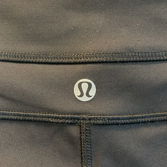 discontinued lululemon low rise luxtreme biker short - Picture 2 of 3
